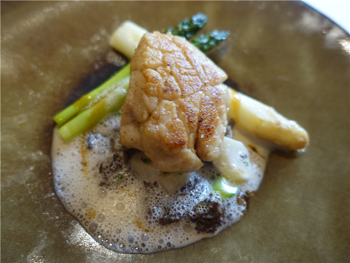 sweetbread, morels and asparagus